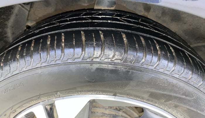 2022 Hyundai NEW I20 ASTA (O) 1.2 AT, Petrol, Automatic, 36,151 km, Right Rear Tyre Tread