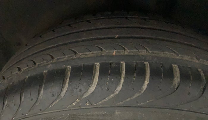 2017 Volkswagen Ameo COMFORTLINE 1.2L, Petrol, Manual, 19,495 km, Left Rear Tyre Tread