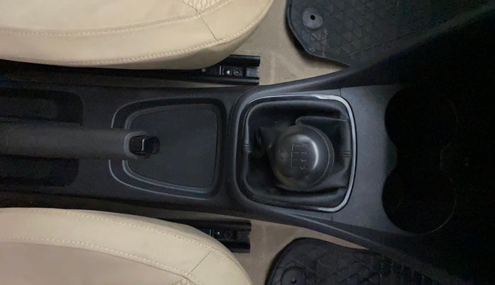 2017 Volkswagen Ameo COMFORTLINE 1.2L, Petrol, Manual, 19,495 km, Gear Lever