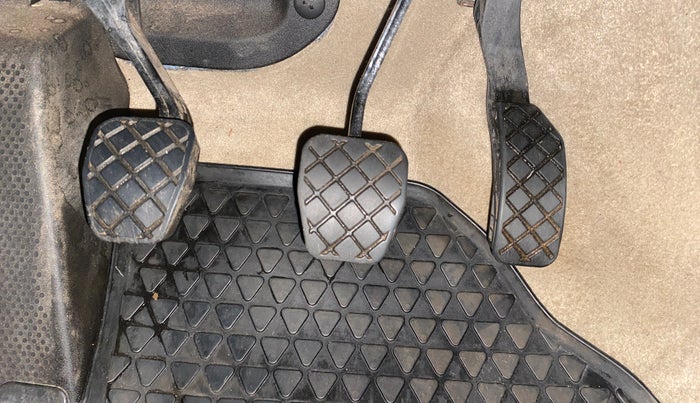 2017 Volkswagen Ameo COMFORTLINE 1.2L, Petrol, Manual, 19,495 km, Pedals