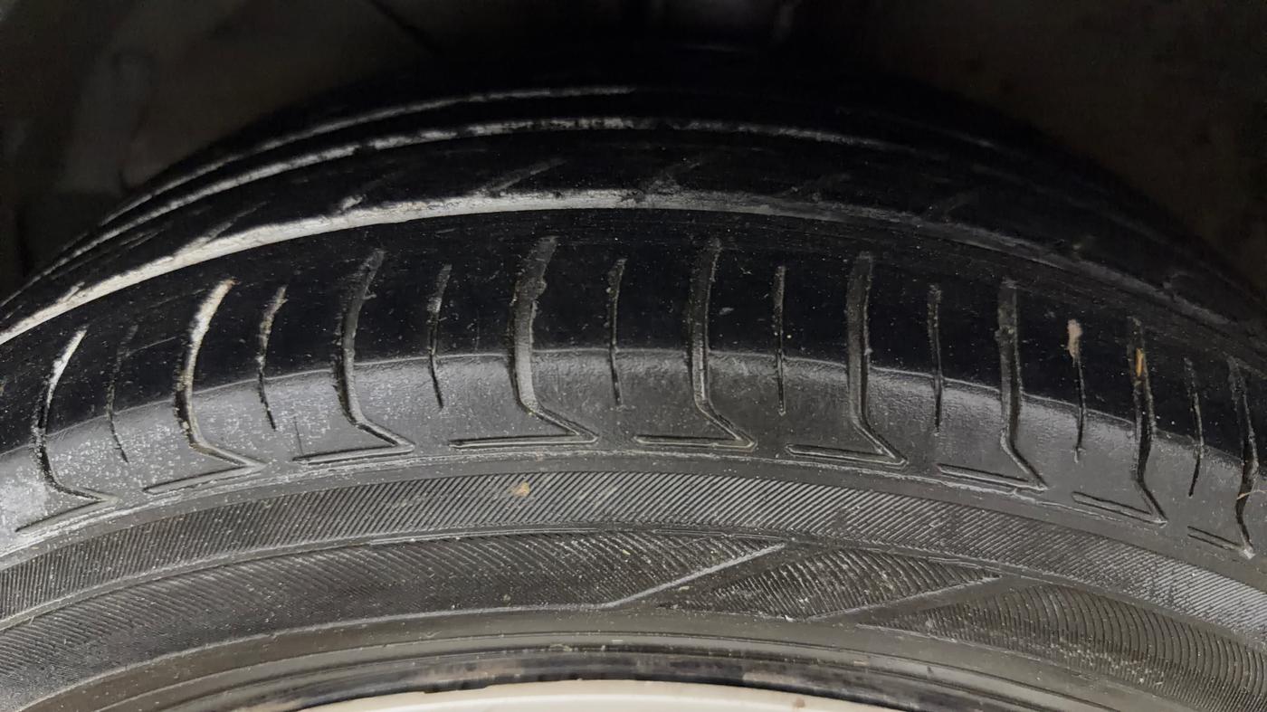 2021 Maruti Ertiga VXI CNG, CNG, Manual, 96,408 km, Left Front Tyre Tread