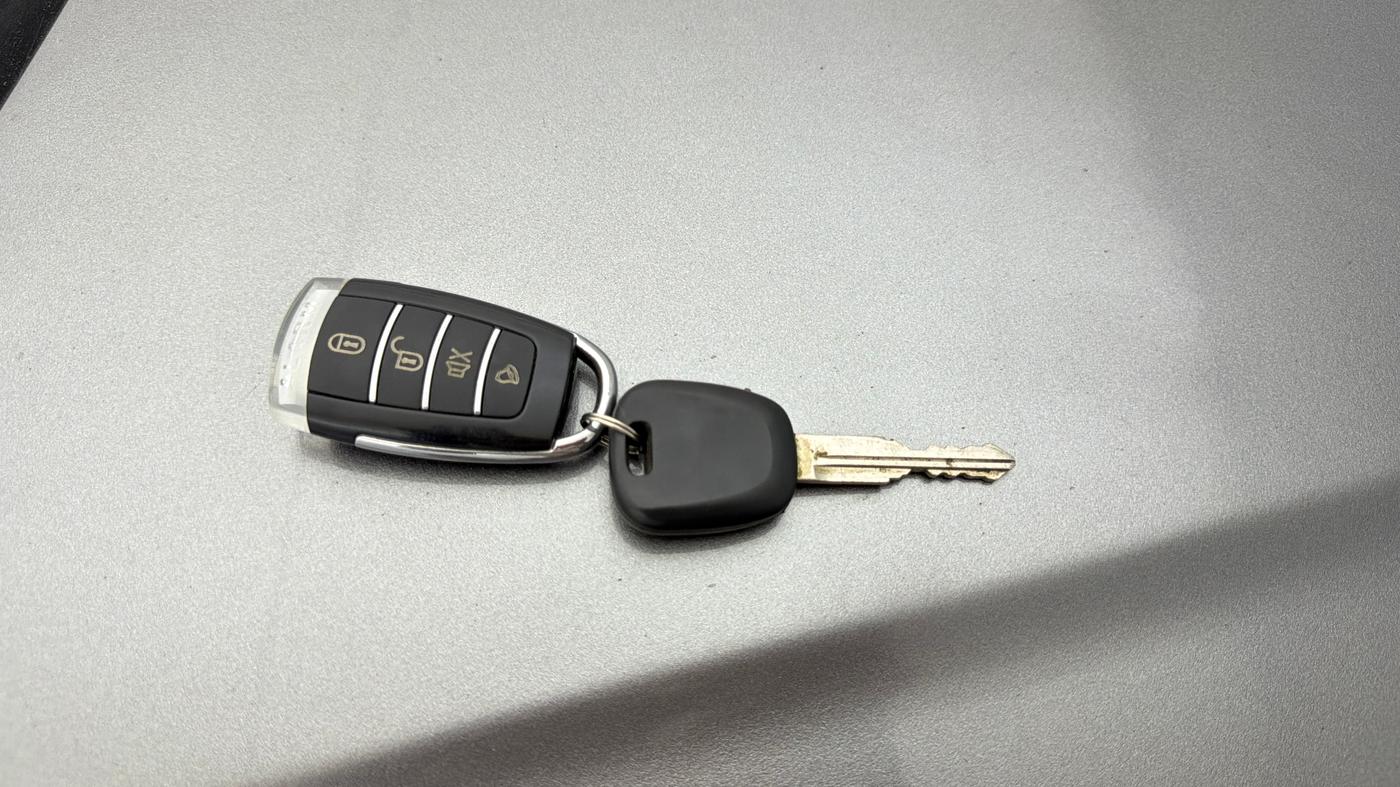 2015 Maruti Wagon R 1.0 LXI, CNG, Manual, 74,541 km, Key Close Up