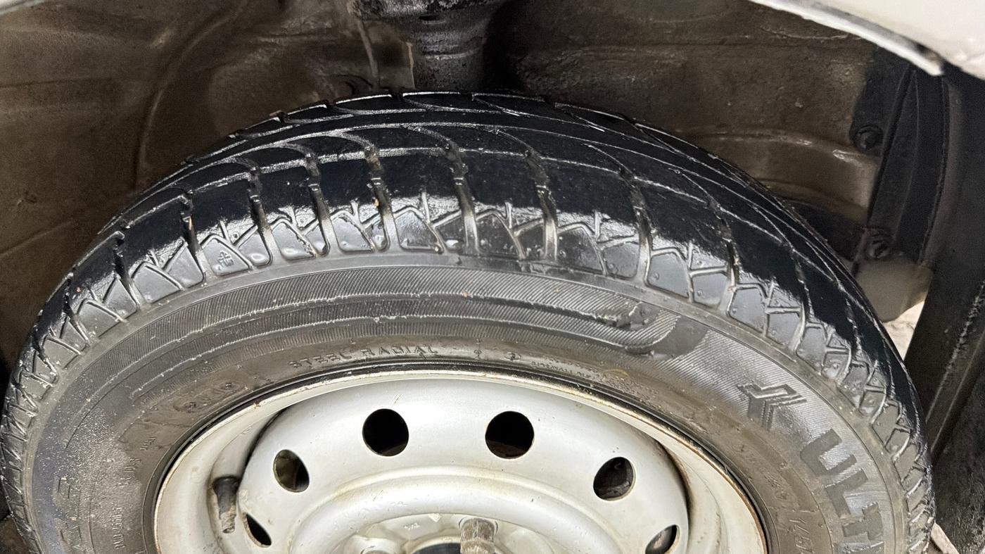 2015 Maruti Wagon R 1.0 LXI, CNG, Manual, 74,541 km, Right Front Tyre Tread