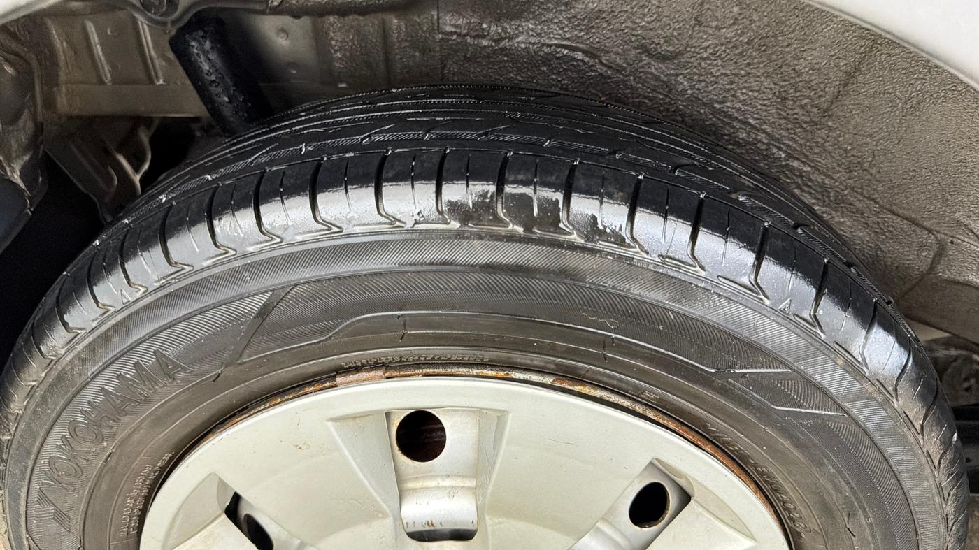 2015 Maruti Wagon R 1.0 LXI, CNG, Manual, 74,541 km, Right Rear Tyre Tread