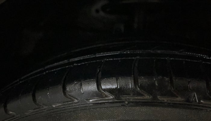 2019 Maruti Ciaz ALPHA  AT 1.5 SHVS PETROL, Petrol, Automatic, 85,193 km, Right Front Tyre Tread