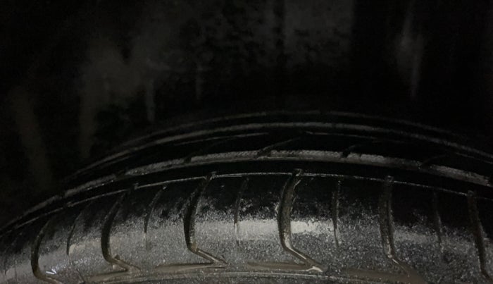 2019 Maruti Ciaz ALPHA  AT 1.5 SHVS PETROL, Petrol, Automatic, 85,193 km, Left Rear Tyre Tread