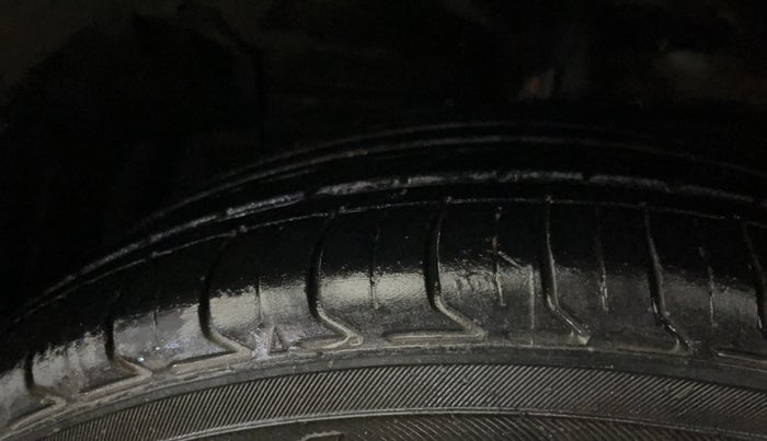 2019 Maruti Ciaz ALPHA  AT 1.5 SHVS PETROL, Petrol, Automatic, 85,193 km, Left Front Tyre Tread