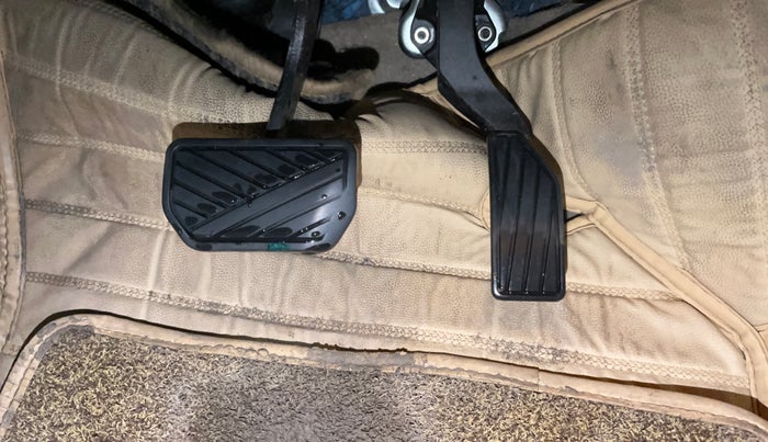 2019 Maruti Ciaz ALPHA  AT 1.5 SHVS PETROL, Petrol, Automatic, 85,193 km, Pedals