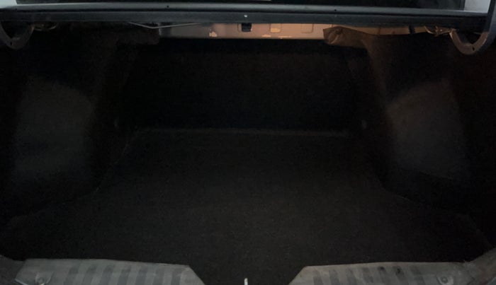 2019 Maruti Ciaz ALPHA  AT 1.5 SHVS PETROL, Petrol, Automatic, 85,193 km, Boot Inside