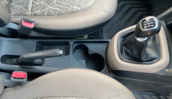 2014 Hyundai Xcent S 1.2, Petrol, Manual, 1,29,125 km, Gear Lever