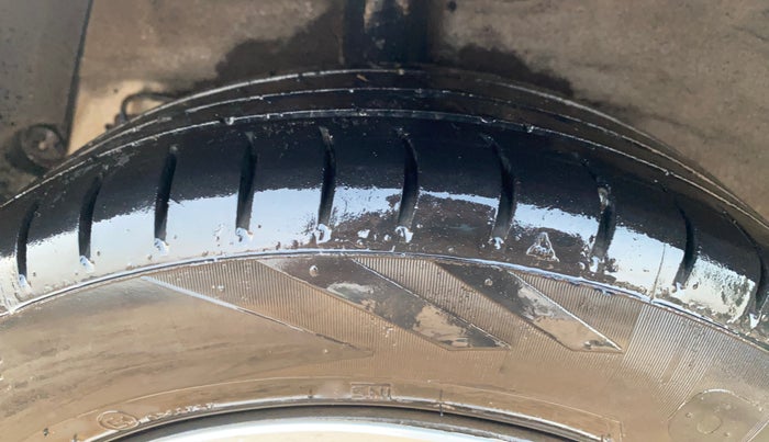 2014 Hyundai Xcent S 1.2, Petrol, Manual, 1,29,125 km, Right Rear Tyre Tread