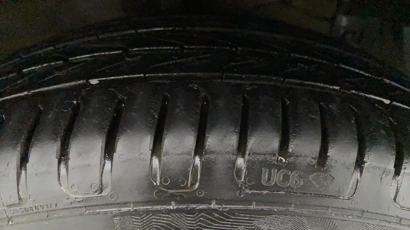 2014 Maruti Ciaz ZDI, Diesel, Manual, 1,19,250 km, Right Front Tyre Tread