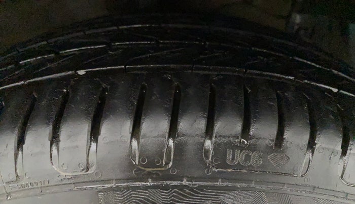 2014 Maruti Ciaz ZDI, Diesel, Manual, 1,19,250 km, Right Front Tyre Tread