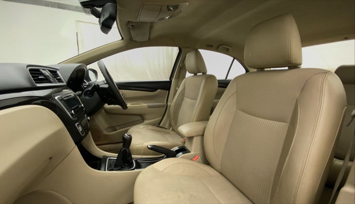 2014 Maruti Ciaz ZDI, Diesel, Manual, 1,19,250 km, Right Side Front Door Cabin