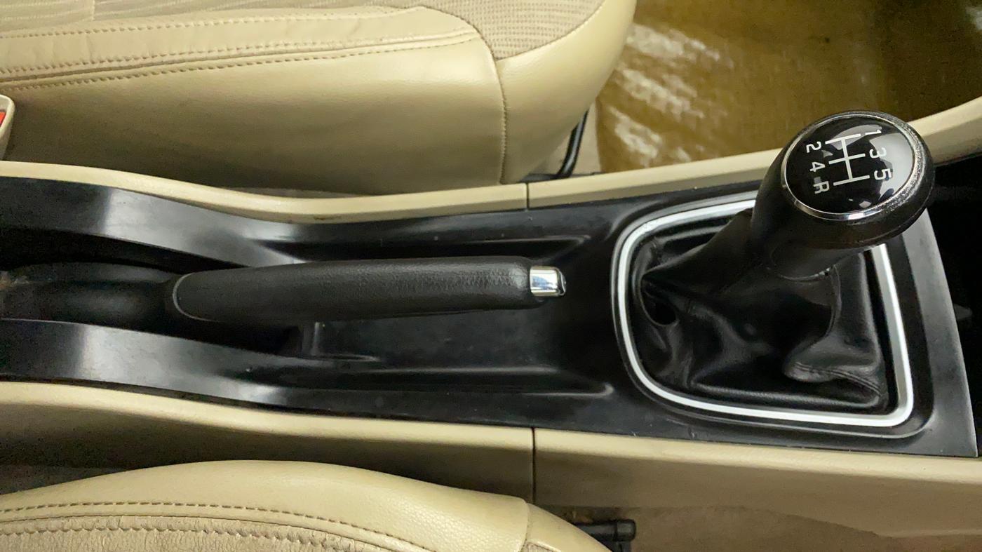 2014 Maruti Ciaz ZDI, Diesel, Manual, 1,19,250 km, Gear Lever