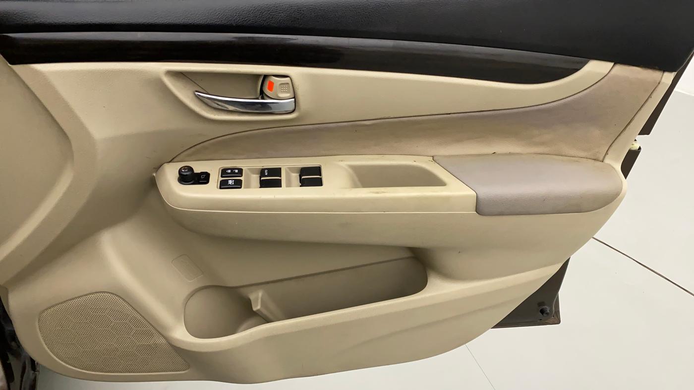 2014 Maruti Ciaz ZDI, Diesel, Manual, 1,19,250 km, Driver Side Door Panels Control