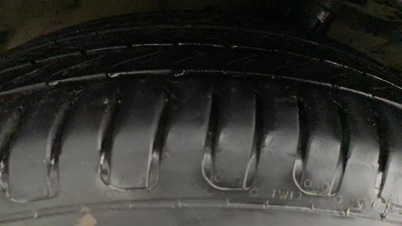 2014 Maruti Ciaz ZDI, Diesel, Manual, 1,19,250 km, Right Rear Tyre Tread