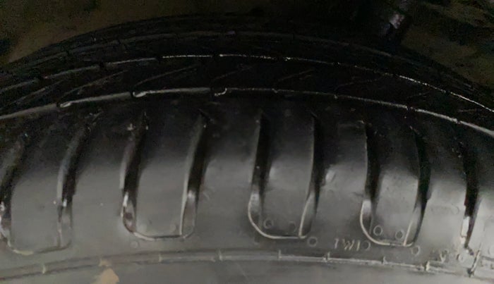 2014 Maruti Ciaz ZDI, Diesel, Manual, 1,19,250 km, Right Rear Tyre Tread