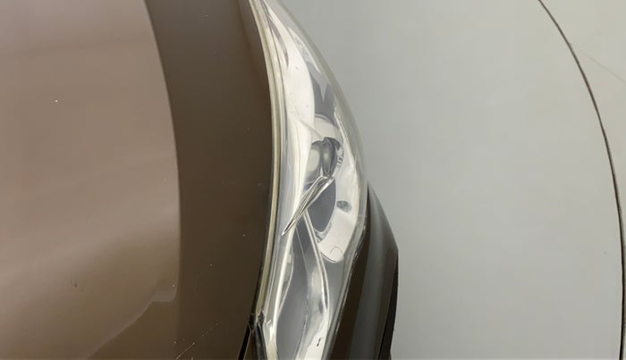 2014 Maruti Ciaz ZDI, Diesel, Manual, 1,19,250 km, Left headlight - Minor scratches