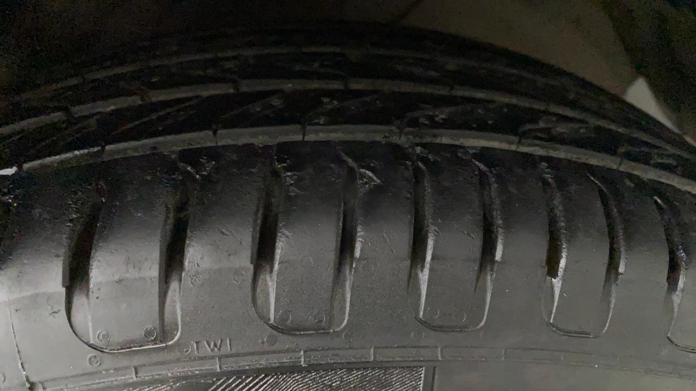 2014 Maruti Ciaz ZDI, Diesel, Manual, 1,19,250 km, Left Rear Tyre Tread
