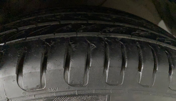 2014 Maruti Ciaz ZDI, Diesel, Manual, 1,19,250 km, Left Rear Tyre Tread