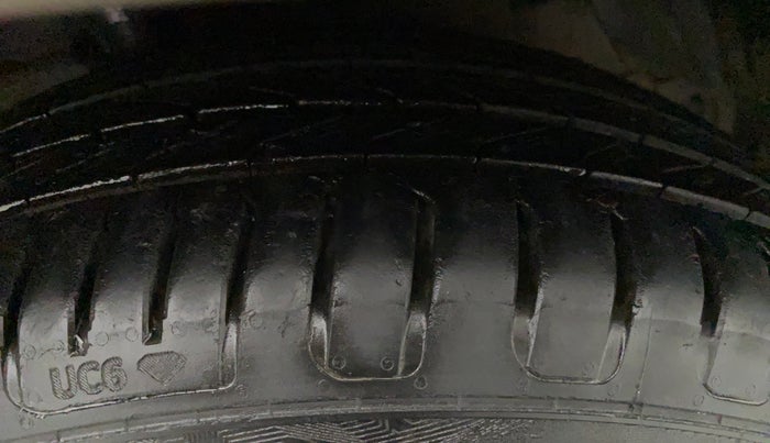 2014 Maruti Ciaz ZDI, Diesel, Manual, 1,19,250 km, Left Front Tyre Tread