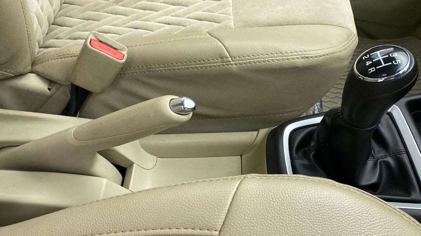 2020 Maruti Dzire VXI, Petrol, Manual, 17,573 km, Gear Lever