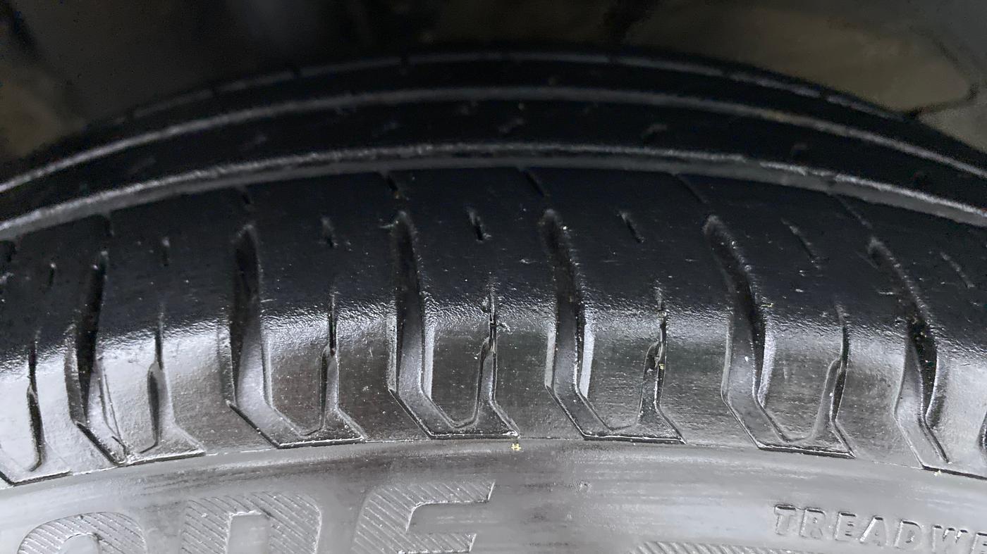 2020 Maruti Dzire VXI, Petrol, Manual, 17,573 km, Right Front Tyre Tread