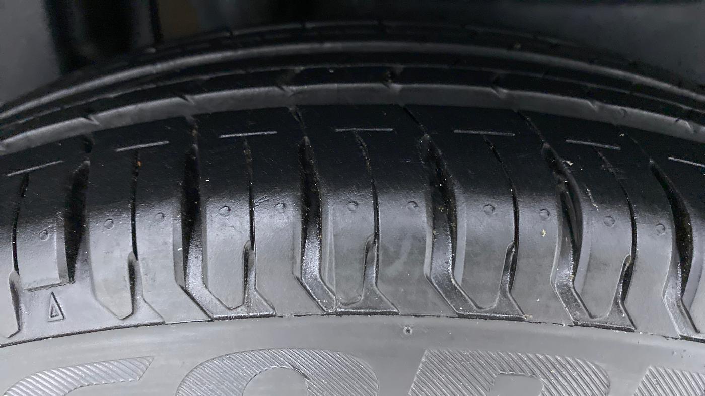 2020 Maruti Dzire VXI, Petrol, Manual, 17,573 km, Right Rear Tyre Tread