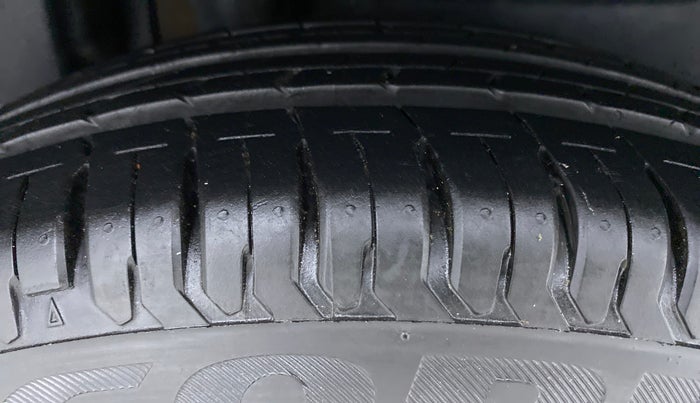2020 Maruti Dzire VXI, Petrol, Manual, 17,573 km, Right Rear Tyre Tread
