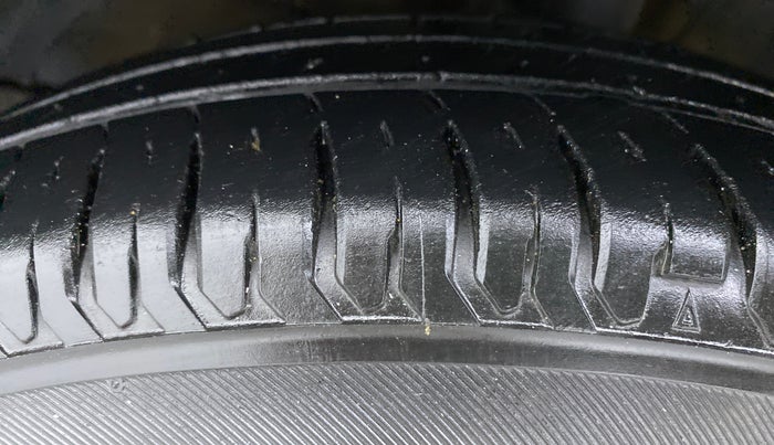 2020 Maruti Dzire VXI, Petrol, Manual, 17,573 km, Left Front Tyre Tread