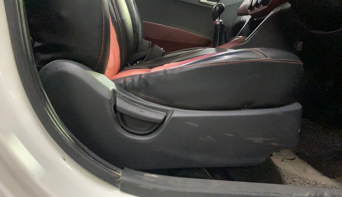 2016 Hyundai Grand i10 1.2 SPORTZ PRIME EDITION VTVT, Petrol, Manual, 89,568 km, Driver Side Adjustment Panel