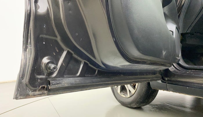 2018 Honda WR-V 1.2L I-VTEC S MT, CNG, Manual, 68,744 km, Front passenger door - Slight discoloration