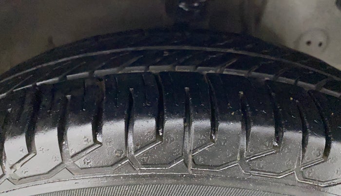 2016 Hyundai Eon ERA +, Petrol, Manual, 59,946 km, Right Front Tyre Tread