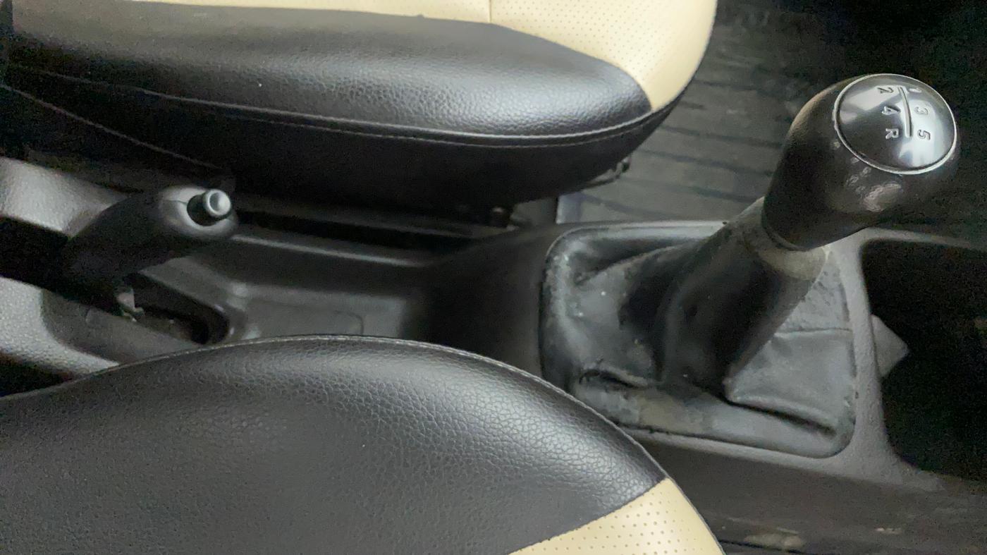 2016 Hyundai Eon ERA +, Petrol, Manual, 59,946 km, Gear Lever