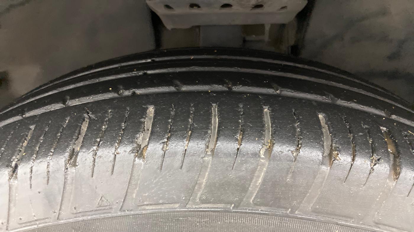 2021 Tata Safari XMA, Diesel, Automatic, 61,543 km, Left Front Tyre Tread
