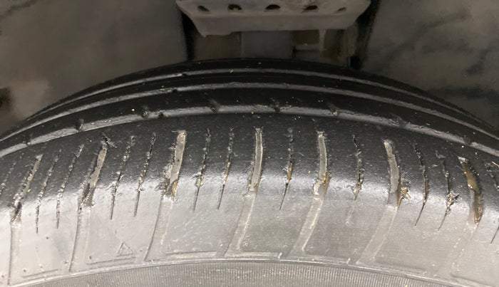 2021 Tata Safari XMA, Diesel, Automatic, 61,543 km, Left Front Tyre Tread