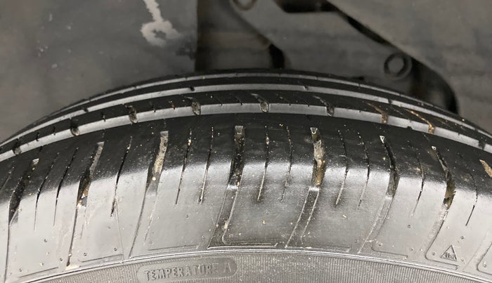 2021 Tata Safari XMA, Diesel, Automatic, 61,543 km, Right Rear Tyre Tread