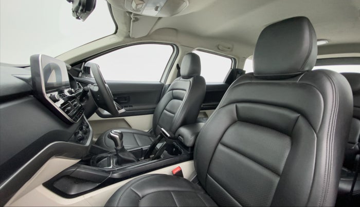 2021 Tata Safari XMA, Diesel, Automatic, 61,543 km, Right Side Front Door Cabin