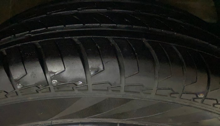 2024 Maruti Swift VXI CNG, CNG, Manual, 11,703 km, Right Front Tyre Tread