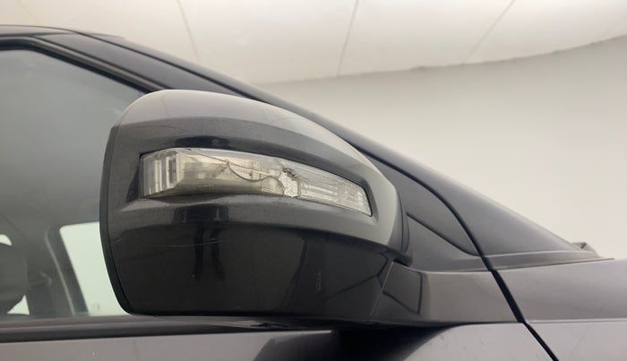 2017 Maruti Swift VDI ABS, Diesel, Manual, 49,691 km, Right rear-view mirror - Indicator light has minor damage