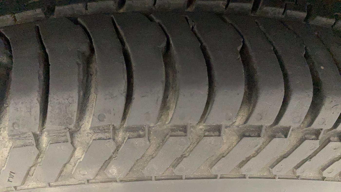 2017 Maruti Swift VDI ABS, Diesel, Manual, 49,691 km, Right Rear Tyre Tread