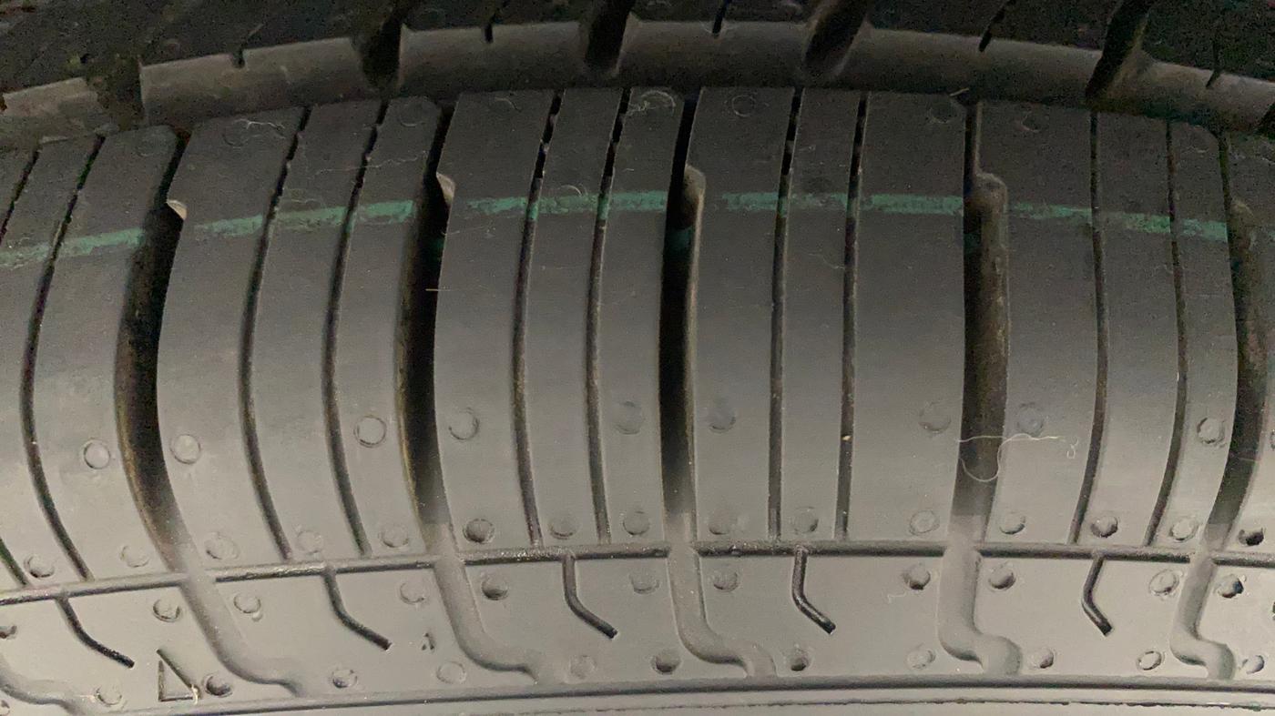 2017 Maruti Swift VDI ABS, Diesel, Manual, 49,691 km, Right Front Tyre Tread