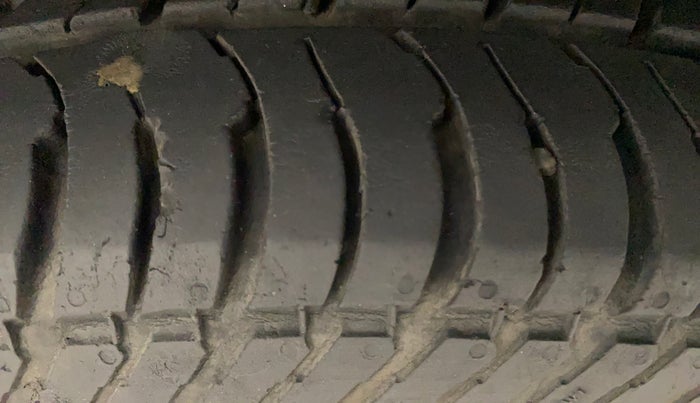 2017 Maruti Swift VDI ABS, Diesel, Manual, 49,691 km, Left Rear Tyre Tread
