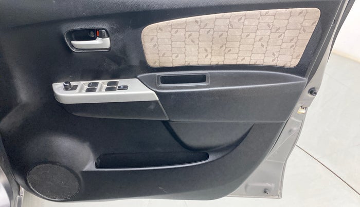 2015 Maruti Wagon R 1.0 VXI, Petrol, Manual, 55,353 km, Driver Side Door Panels Control