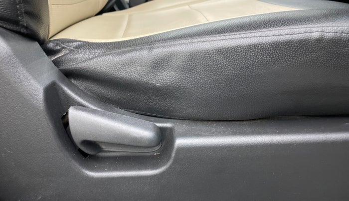 2015 Maruti Wagon R 1.0 VXI, Petrol, Manual, 55,353 km, Driver Side Adjustment Panel