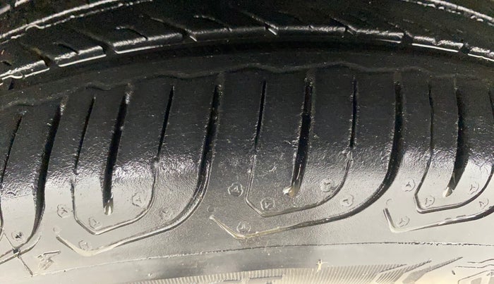 2016 Tata Tiago XZ PETROL, Petrol, Manual, 31,225 km, Left Front Tyre Tread