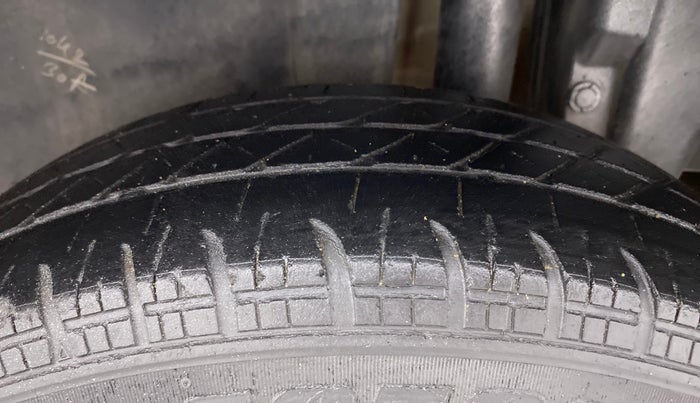 2017 Maruti Swift VDI (O), Diesel, Manual, 76,812 km, Left Rear Tyre Tread