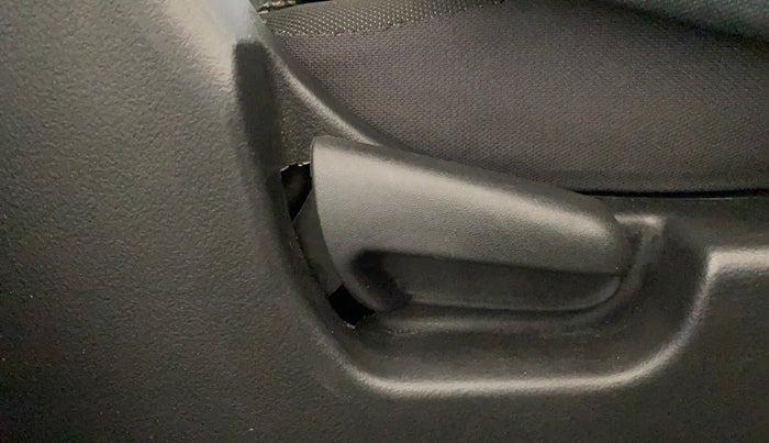 2016 Maruti Wagon R 1.0 LXI, Petrol, Manual, 75,066 km, Driver Side Adjustment Panel