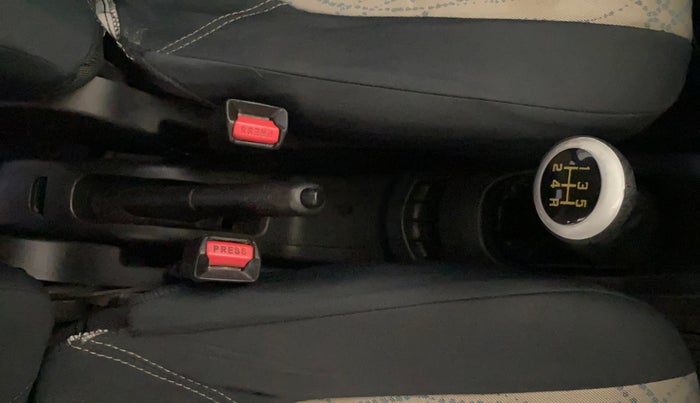 2016 Maruti Wagon R 1.0 LXI, Petrol, Manual, 75,066 km, Gear Lever